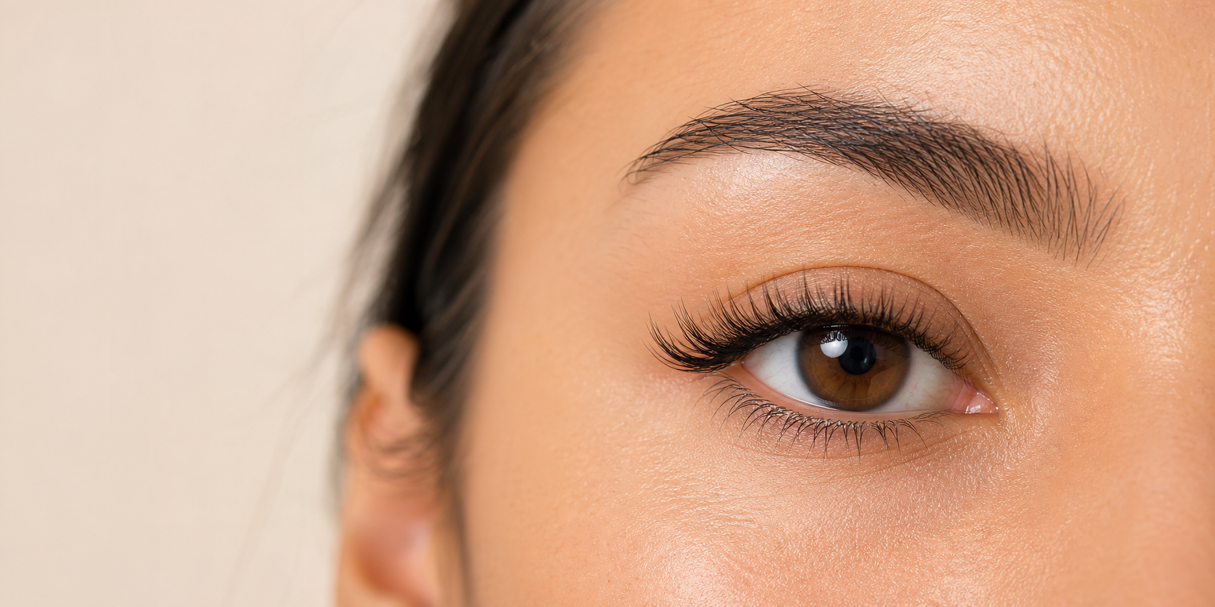 Soft-glam DIY cluster lash look with graduated lengths